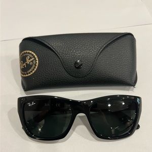 Women’s Ray-Ban sunglasses